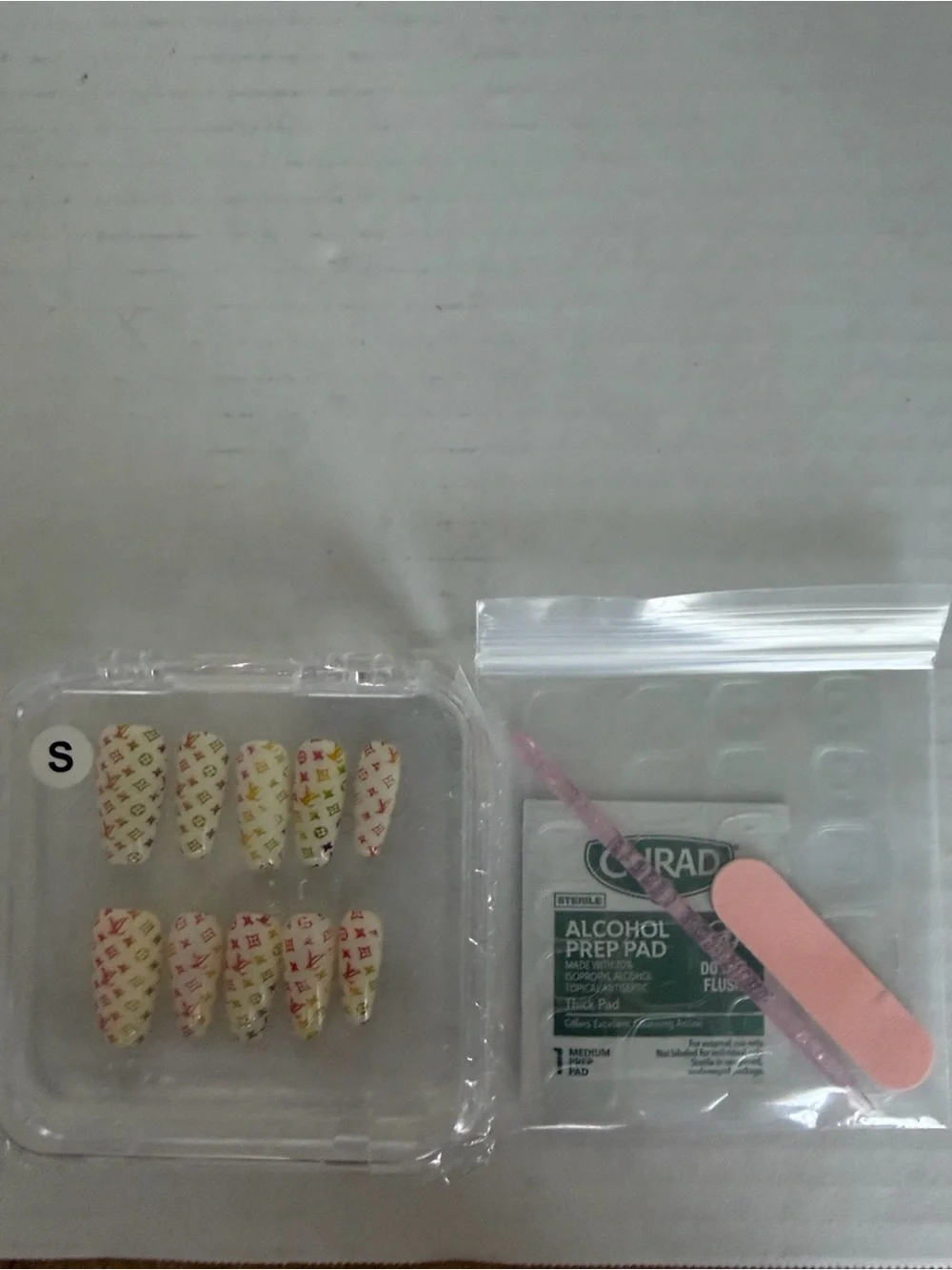 Custom Made Multi-Color Luxury White LV Press-On Nail Set NIB